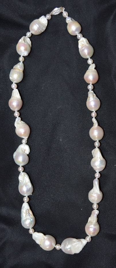 EXTRA LARGE BAROQUE PEARL NECKLACE