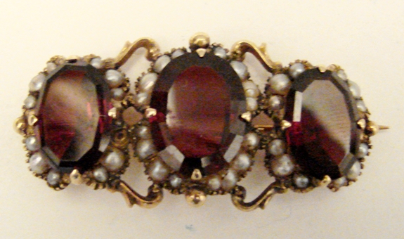 GARNET & PEARL VICTORIAN PIN