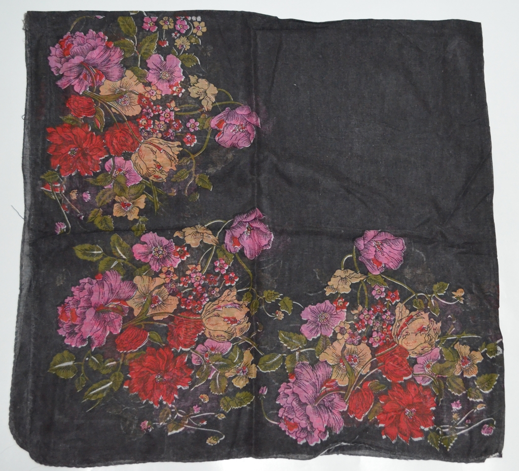 CHARCOAL GRAY FLORAL SHAWL