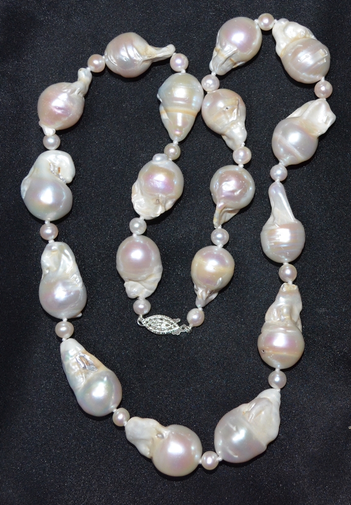 EXTRA LARGE BAROQUE PEARL NECKLACE