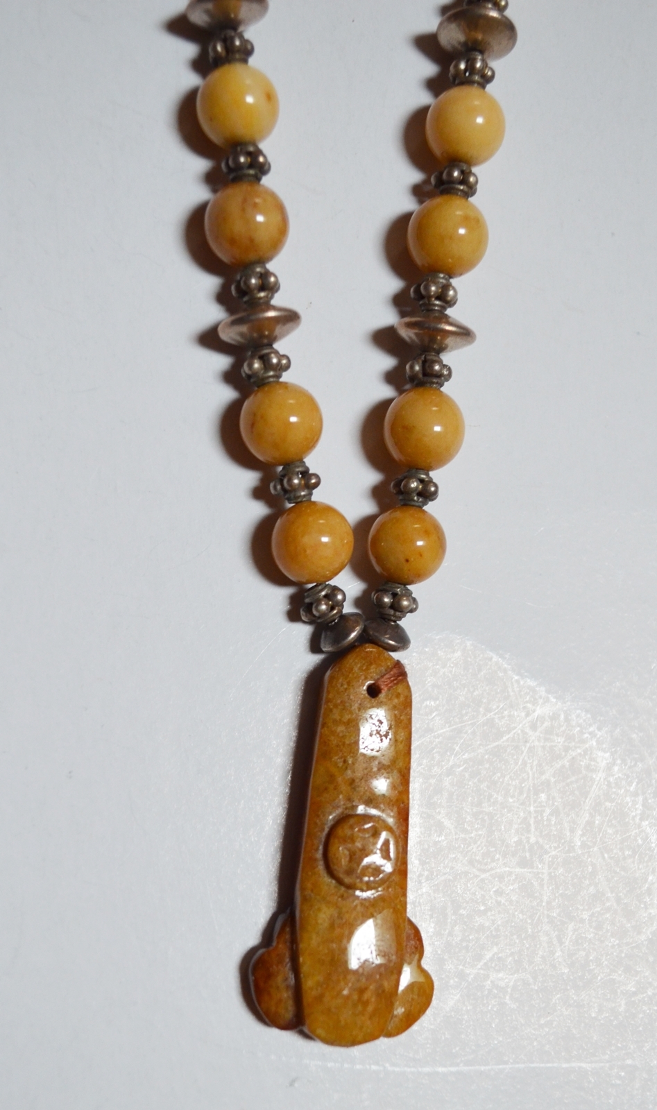 YELLOW JADE AND SILVER NECKLACE